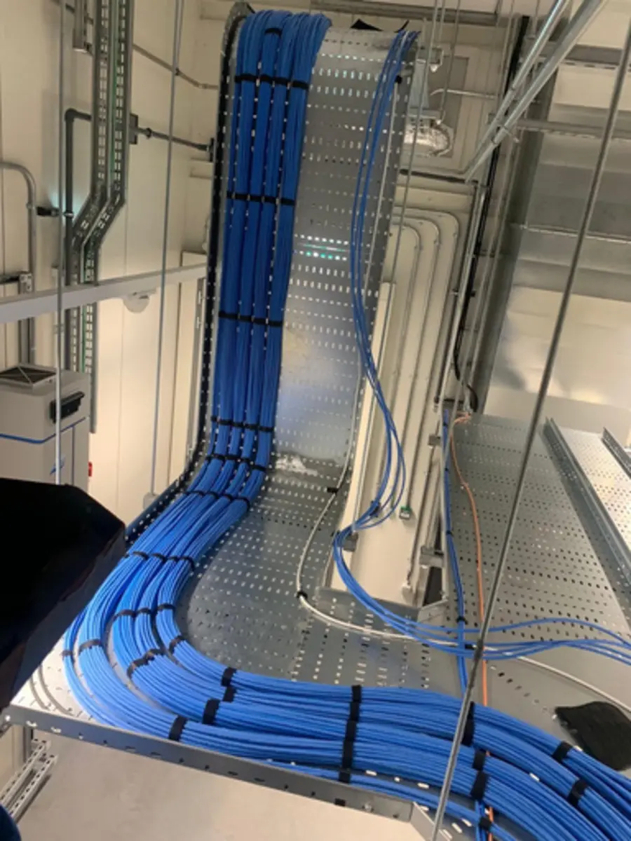 Low-current cable tray installation